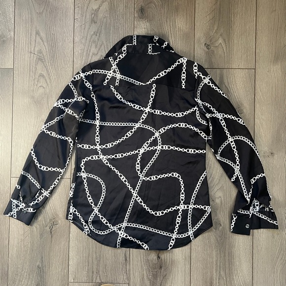 Ann Taylor Factory Tops - Ann Taylor Factory XS Petite black white chain patterned button up blouse